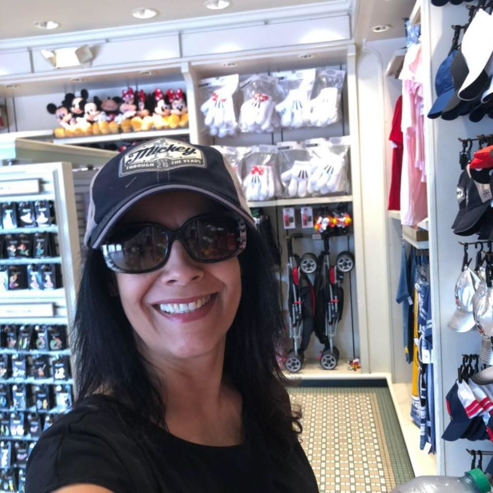 Meet your Posher, Raquel